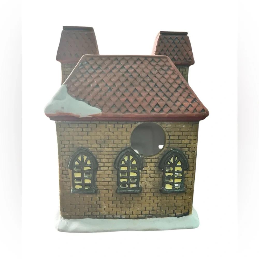 Long rich vintage 2000 ceramic light up school house